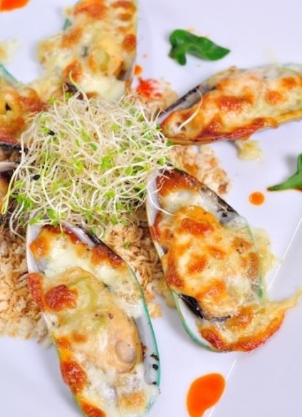 Mussels coapte cu brânză - un fel de mâncare pentru gurmanzi reali