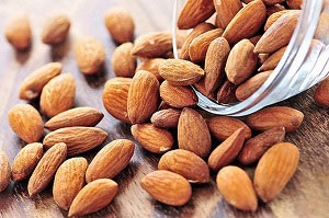 Almond, compoziția și proprietățile sale utile, calorii și rău