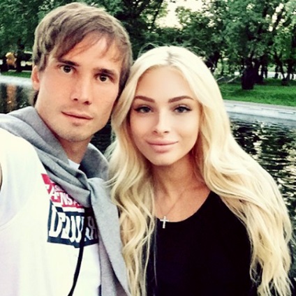 Modelul Katya Grigoriev sa întâlnit cu familia iubitului său - fotbalistul Anton Shunin, salut!