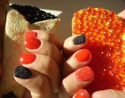 Noutatea din 2013 a fost manichiura caviarului, unghiile frumoase - adaosul imaginii tale