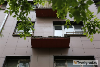 Tanúk azt mondta a részleteket az ember bukása az erkélyről a harmadik emeleten Tver