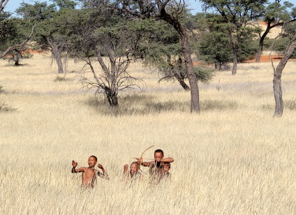 De la coarnele de pe capul la procedurile de baie cu lapte, obiceiurile popoarelor din Africa în lentila fotografică a Ninei