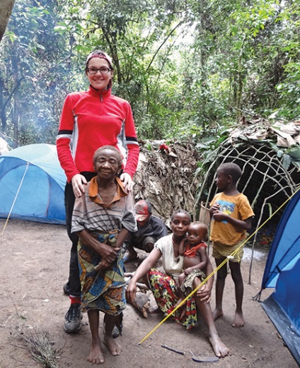 De la coarnele de pe capul la procedurile de baie cu lapte, obiceiurile popoarelor din Africa în lentila fotografică a Ninei