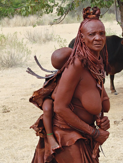 De la coarnele de pe capul la procedurile de baie cu lapte, obiceiurile popoarelor din Africa în lentila fotografică a Ninei