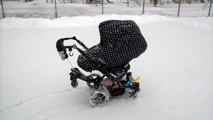 Lábtartó egy idősebb gyerek bumprider - hogyan orvosolható a fogantyút a babakocsi - oldal