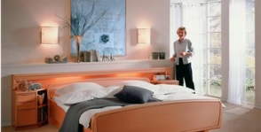 Iluminarea dormitorului în conformitate cu regulile de proiectare 6 idei pentru amplasarea lămpii deasupra capului