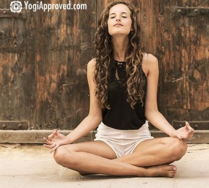 Beneficiile yoghinei vă pot pierde în greutate făcând yoga