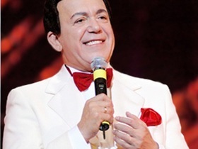 Internet-felhasználók feldühítette Kobzon mondván, hogy jobban segítik a Krímben, mint összegyűjteni