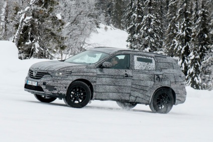 Renault Koleos orosz világít a bemutató előtt