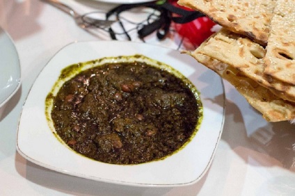 Reteta gharma sabzi (ragut de carne si verde) - Iranul astazi