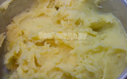 Rulați cu cartofi și ciuperci din aluat de drojdie