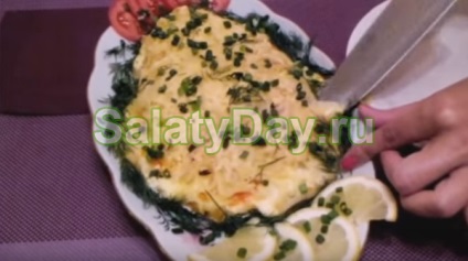 Salata de macrou - bogata in vitamine si minerale reteta cu fotografii si clipuri video