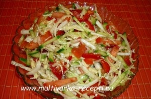 Salata din carne de soia și legume