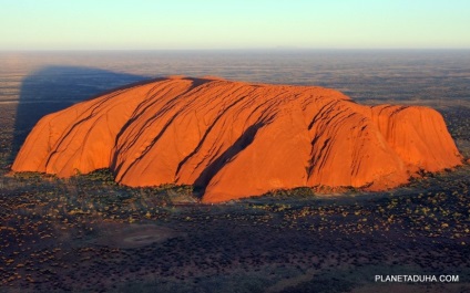 Stânca din Uluru (Ayers Rock) este locul puternic al tribului Anang