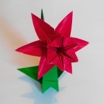 O tulpină pentru o floare făcută din hârtie, un zmeu de hârtie
