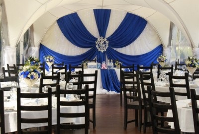 O nuntă într-un cort pe apă pentru până la 180 de persoane, un restaurant cu un cort pentru nunți și banchete
