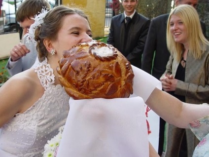 Pâinea de nuntă - un oaspete de nuntă trebuie să aibă!