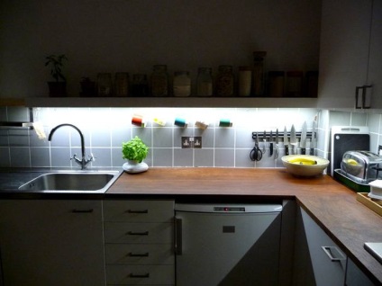 Led de iluminat pentru bucătărie sub tip de dulapuri și de instalare