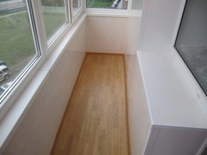 Padlófűtés az erkélyen (105 fotó), hogyan kell emelni a fa padló a gerendák az erkélyen, ami jobb