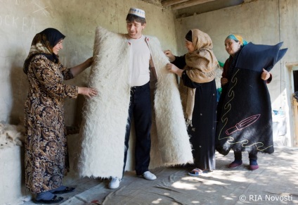 În Dagestan, ei coaseau blănuri de oaie în conformitate cu tehnologiile vechi