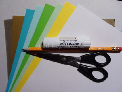 Aplicarea de primăvară a hârtiei colorate cu mâinile tale pentru copii de la 7 ani