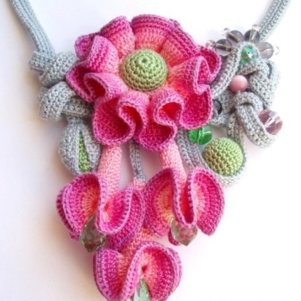 Am ornamente de croșetat tricotate pe gât (idei de inspirație)