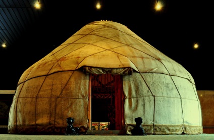 Yurt este lumea din spatele zidurilor de pâslă, centrul leului Gumilev din Kârgâzstan