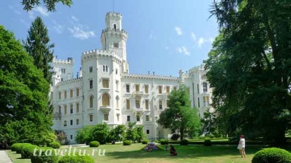 Castelul este adanc deasupra vltava - un muzeu si un parc