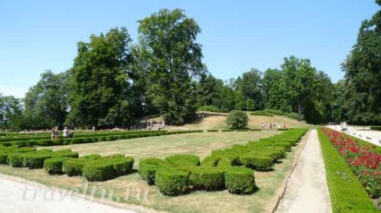 Castelul este adanc deasupra vltava - un muzeu si un parc