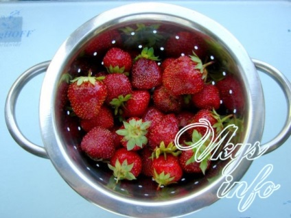 Fructe congelate cu boabe de zahăr întregi și rețete de căpșuni răzuite cu fotografie