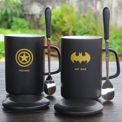 12 Gadgeturi pentru fanii lui Batman și Superman