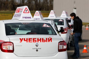 Școlile de șoferi vor putea să-și ia propriile examene pe cont propriu din 27 mai - ziarul rusesc