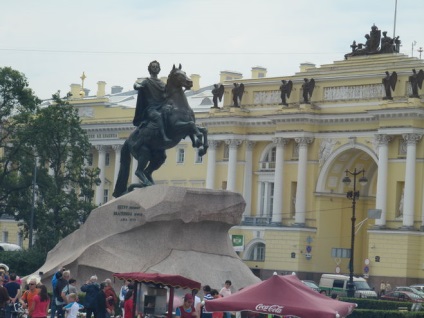 Ce să vezi în Sankt Petersburg timp de 3 zile în toamnă