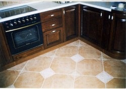 padló kialakítási lehetőségek a konyhában kerámia, csempe