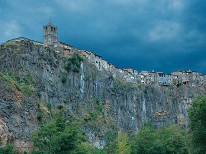 Case pe marginea unei stânci 56 fotografii