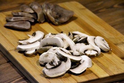 Limbă de vită în sos cremos cu ciuperci