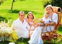 Idei pentru o fotografie de familie în natură în timpul verii