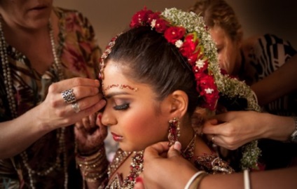 Indiai esküvő hagyományok továbbítja az ismeretlen