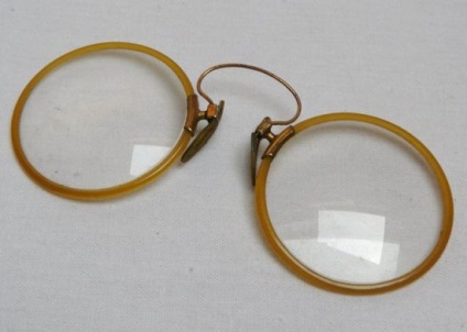 Istoria unui pince-nez, istoria lucrurilor