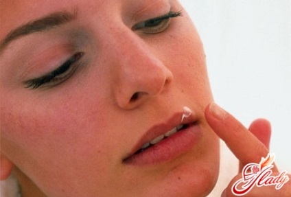 Milyen gyorsan gyógyítja a herpesz az ajkak egyszerű tipp