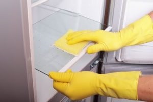 Cum și ce să curățați frigiderul în interior și în exterior rapid, independent, cu propriile mâini, sfaturi
