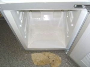 Cum și ce să curățați frigiderul în interior și în exterior rapid, independent, cu propriile mâini, sfaturi