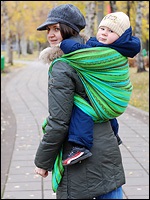 Cum să purtați un copil într-o sling în timpul iernii
