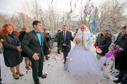 Cum să ne îmbrăcăm pentru o nuntă în timpul iernii, alegem haine pentru acest moment de ceremonie