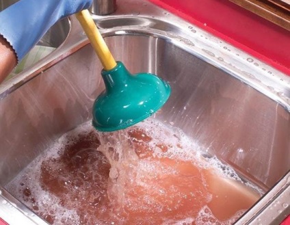Hogyan és kitisztítja az eltömődött mosogató eldugult mosogató tiszta eltömődés, hogyan kell eltávolítani a dugulás