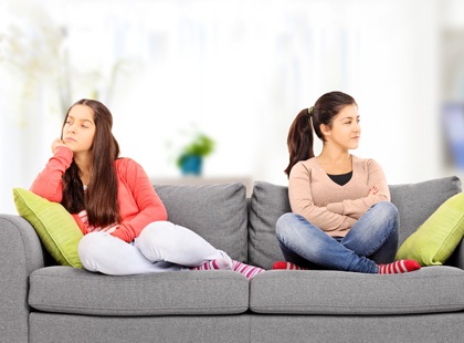 Cum să ajuți un adolescent să nu-și piardă prietenii în certuri