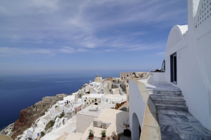 Cum de a face din interiorul albului o vilă plictisitoare în Santorini