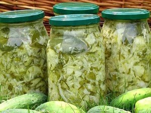 Cum sa faci o salata de castravete cu ceapa pentru retetele simple de salata de iarna care vor fi necesare pentru gatit,