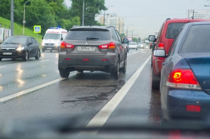 Cum se comportă când întâlnești un șofer agresiv