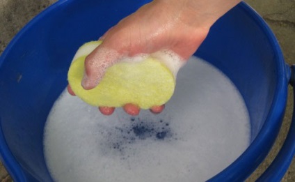 Cum se spală vopseaua din tavan